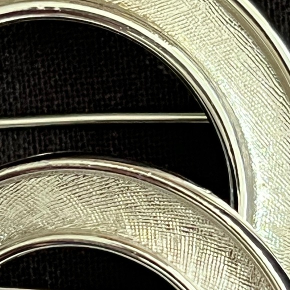 Two Crown Trifari Brooches - Picture 5 of 13